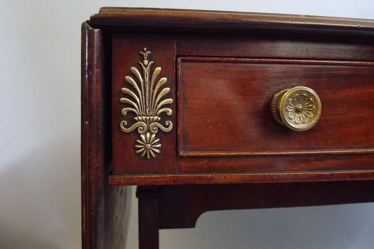 A Good Regency Mahogany and Brass Mounted Sofa Table In Good Condition In Moreton-in-Marsh, Gloucestershire