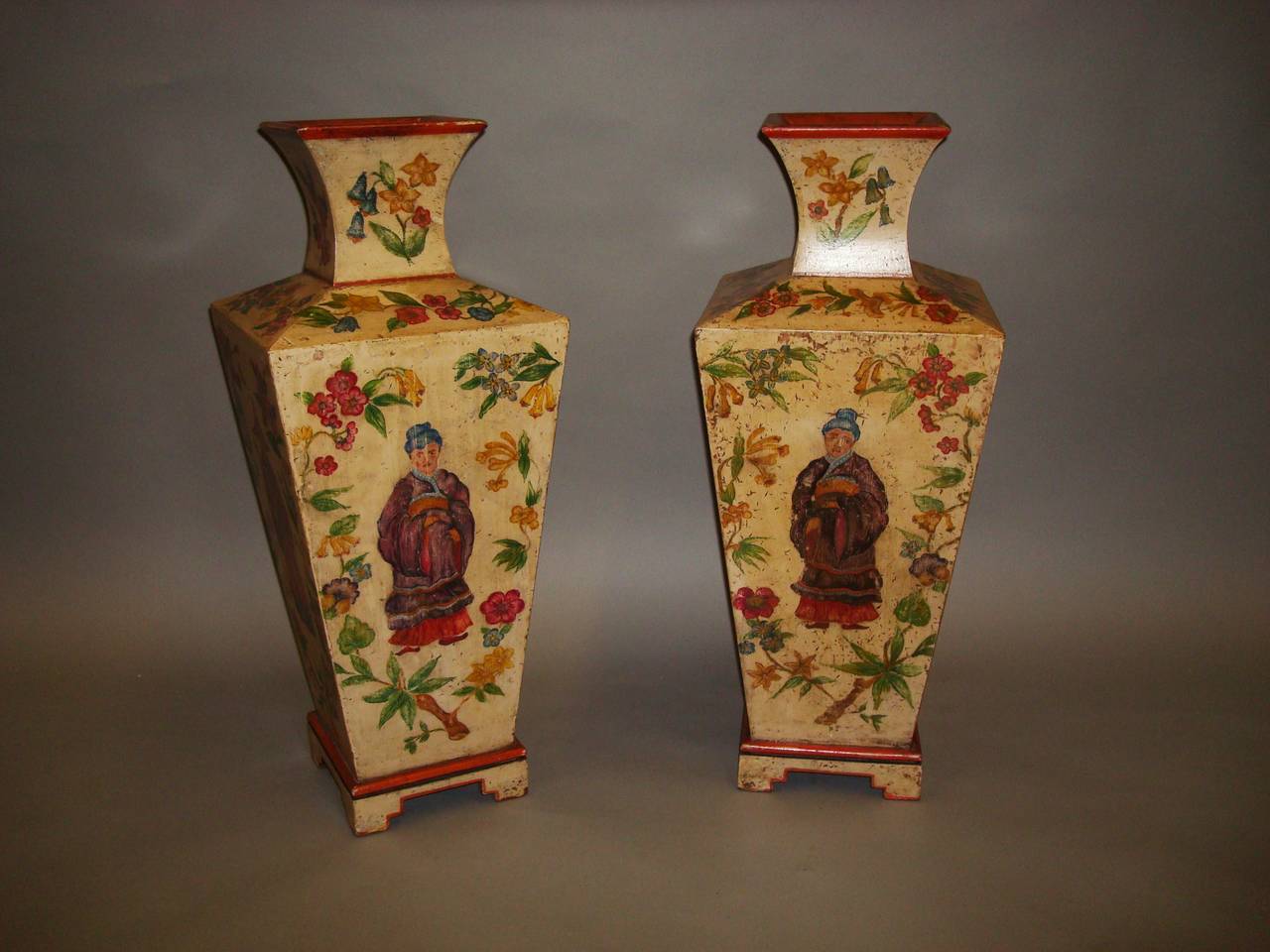 Early 20th century Decorative Pair of Large Painted Pine Vases In Good Condition For Sale In Moreton-in-Marsh, Gloucestershire