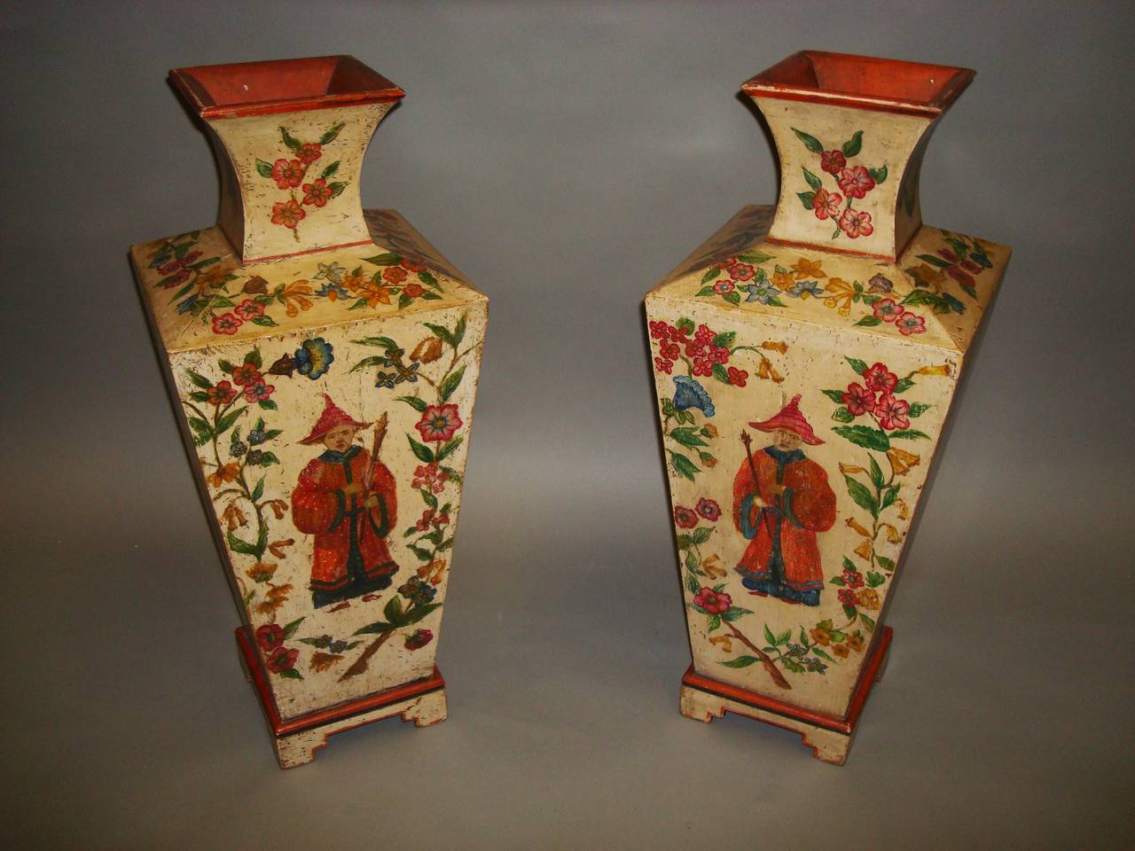 Early 20th century Decorative Pair of Large Painted Pine Vases For Sale 4