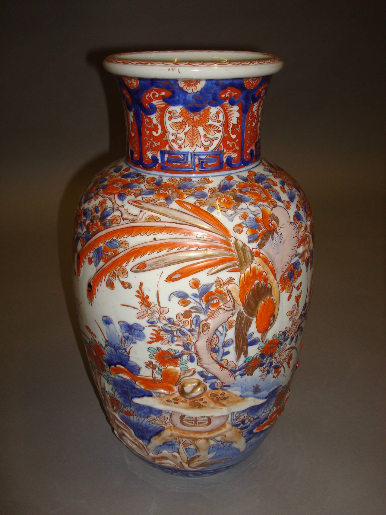 Large 19th Century Pair of Imari Vases In Excellent Condition In Moreton-in-Marsh, Gloucestershire