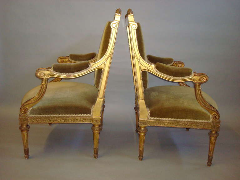 French Impressive 19th Century Pair of Carved Giltwood Fauteuils or Open Armchairs