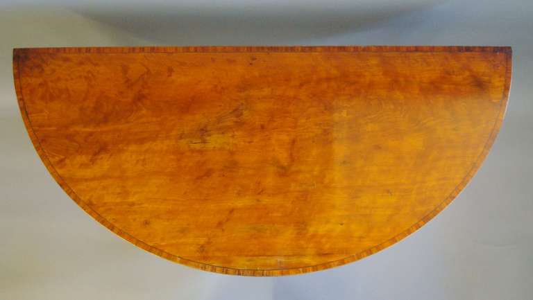 A Good George III Satinwood Semi Eliptical Fold Over Tea Table In Good Condition In Moreton-in-Marsh, Gloucestershire