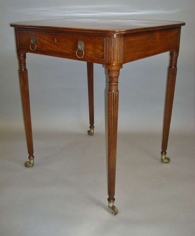An Elegant Regency Gillows Mahogany Side Table In Excellent Condition In Moreton-in-Marsh, Gloucestershire