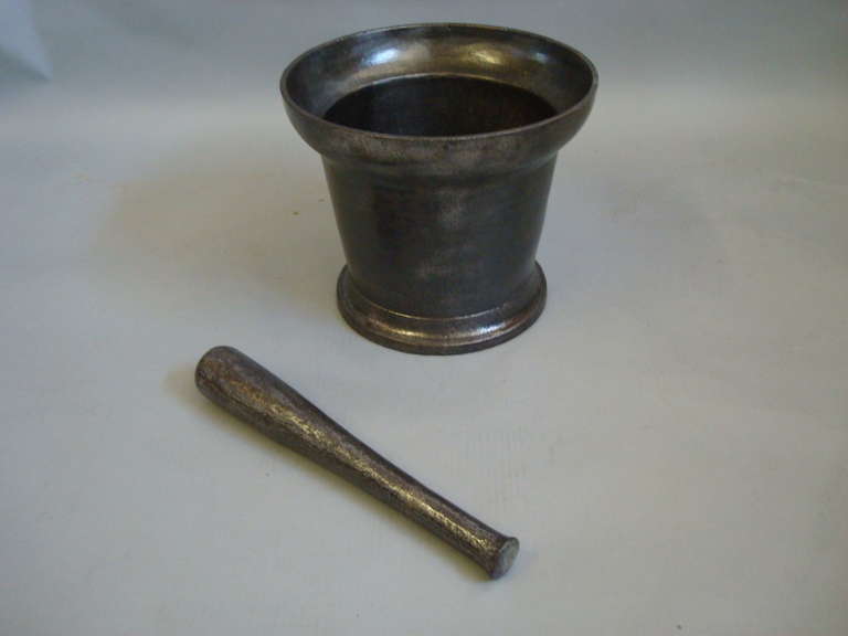 iron mortar and pestle large