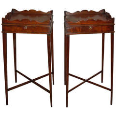 Elegant Pair of Mahogany Hepplewhite Style Urn Stands/Occasional Tables
