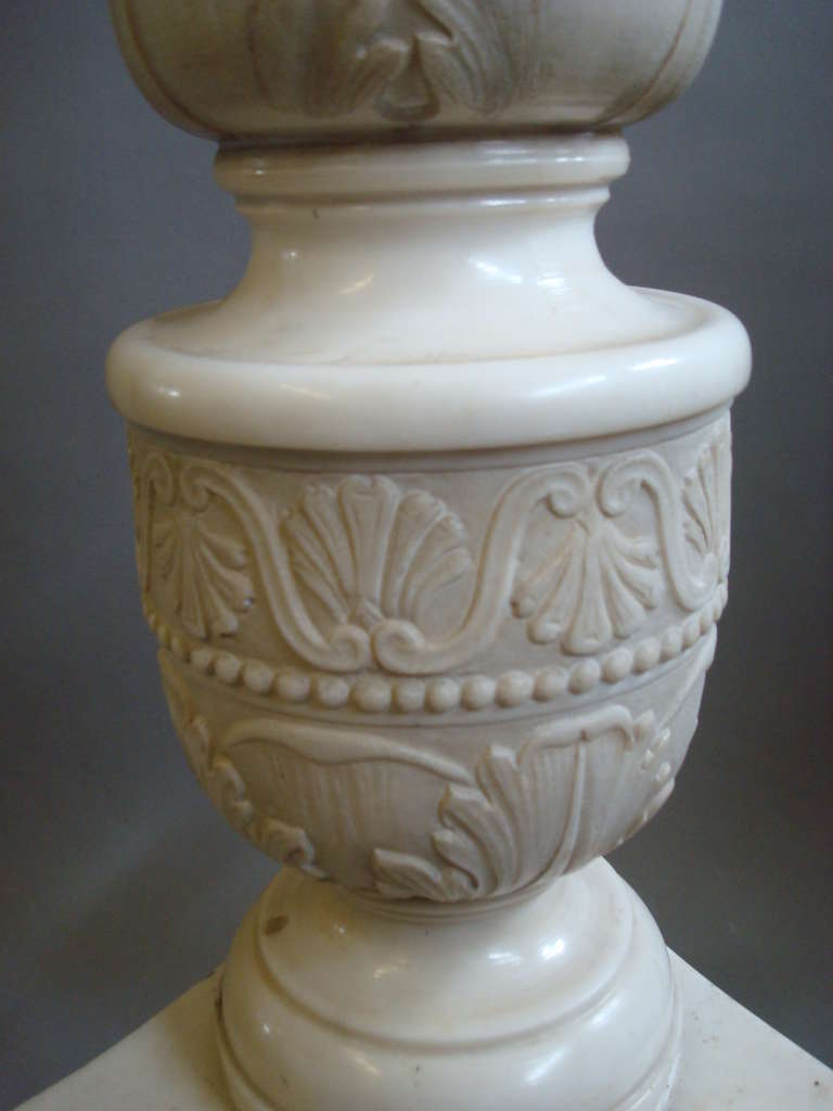 Impressive Early 19th Century Carved Marble Tazza on Pedestal In Good Condition For Sale In Moreton-in-Marsh, Gloucestershire