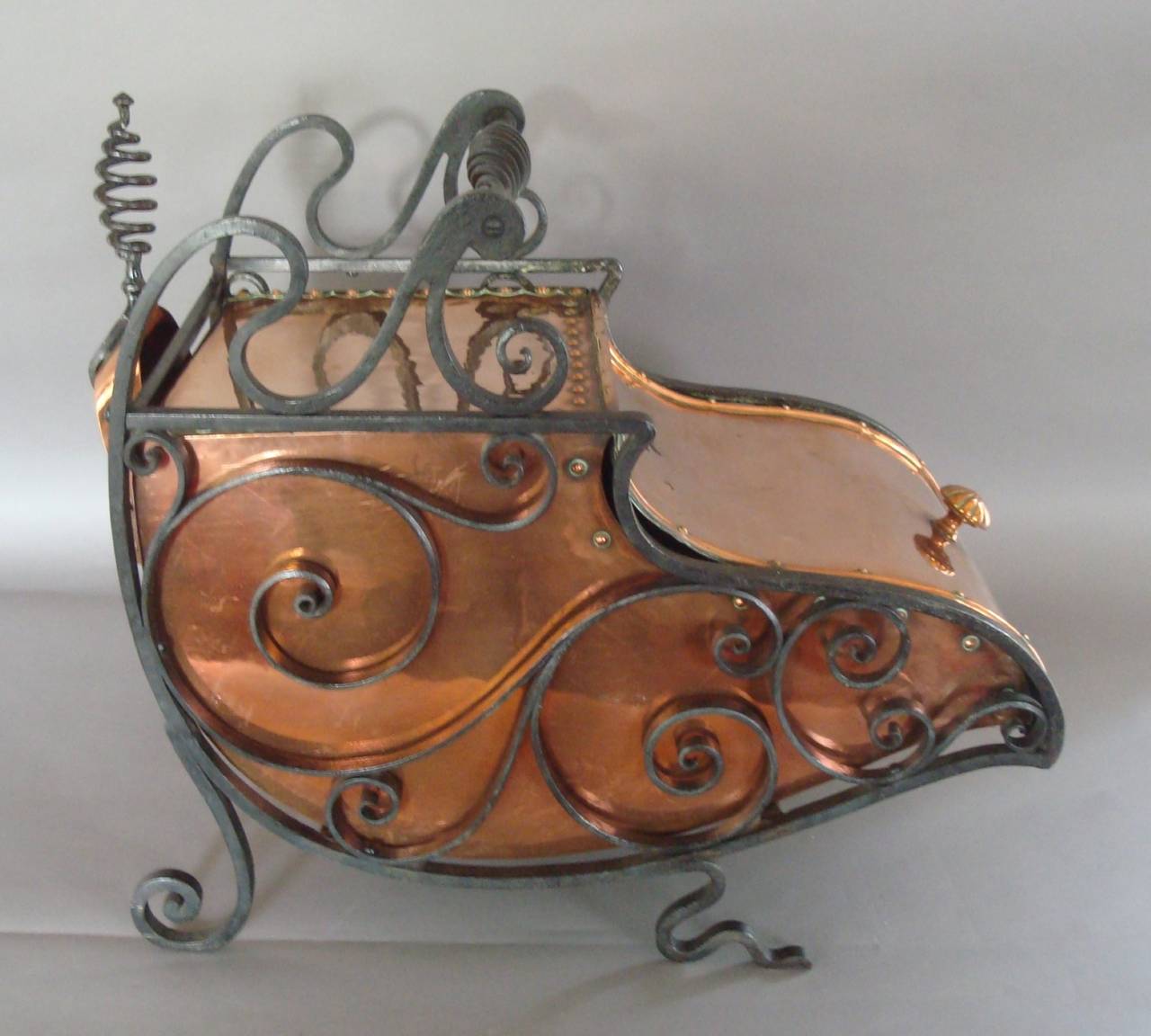Large 19th Century Arts and Crafts Copper and Iron Purdonium or Coal Scuttle For Sale 2