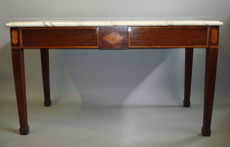 A Good George III Irish Mahogany Serving/Side Table In Good Condition In Moreton-in-Marsh, Gloucestershire