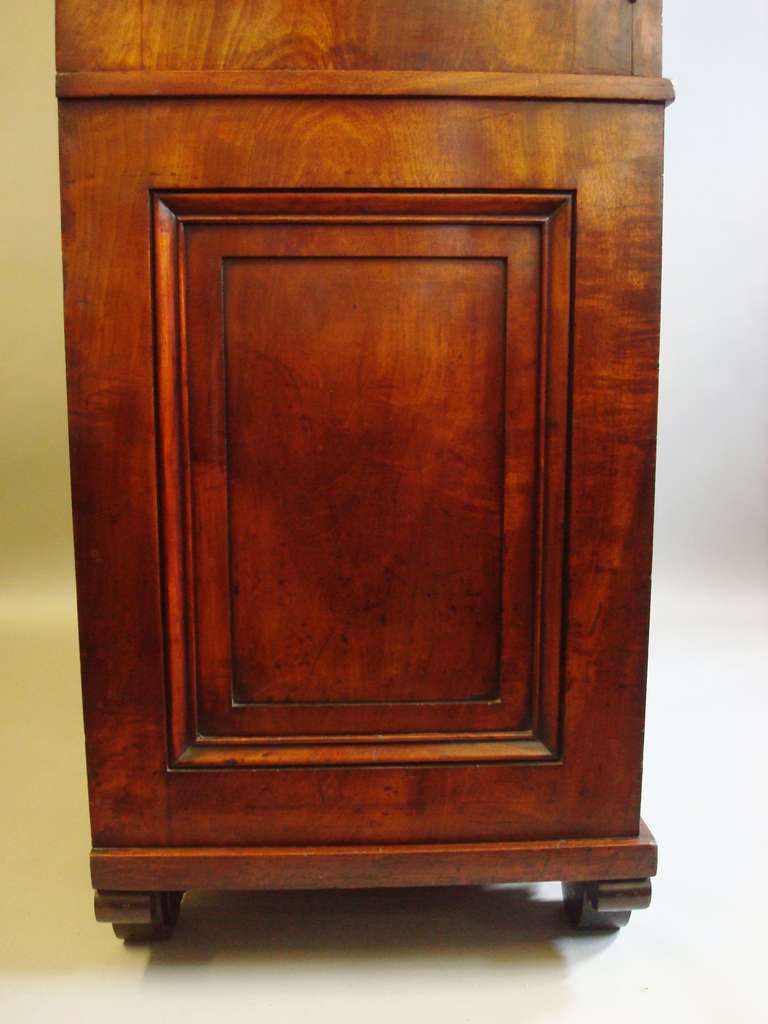  Stylish George IV Figured Mahogany Linen Press In Excellent Condition In Moreton-in-Marsh, Gloucestershire