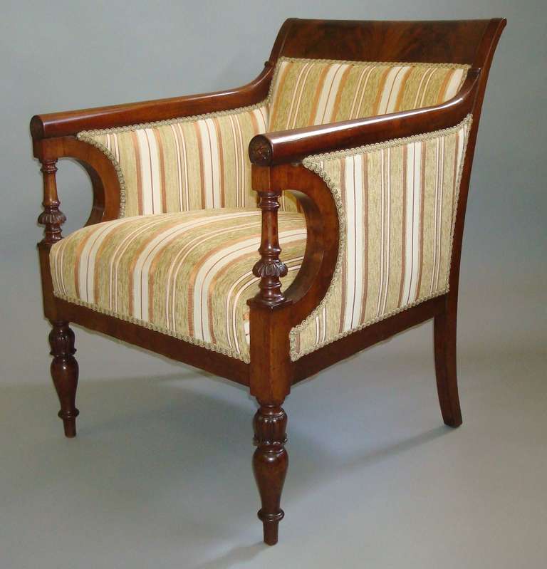 Elegant 19th Century Pair of French Mahogany Armchairs In Excellent Condition In Moreton-in-Marsh, Gloucestershire