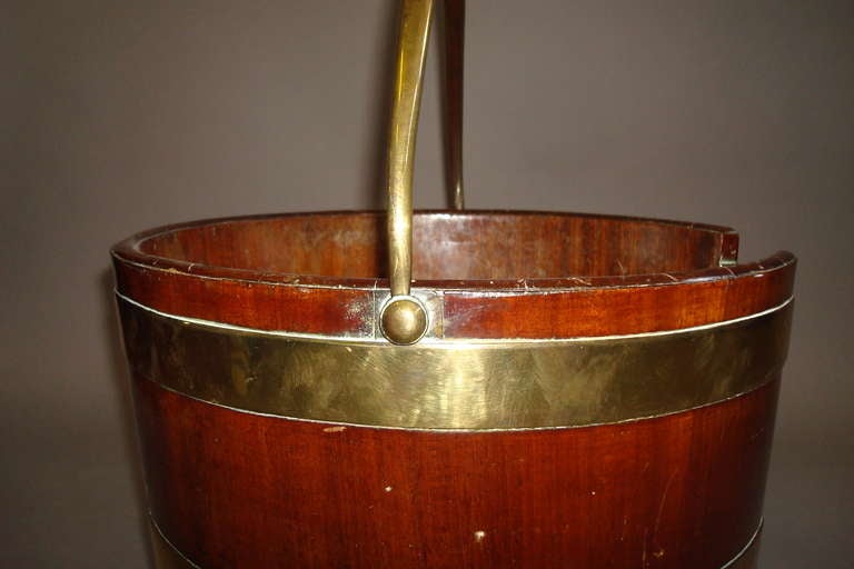 Pair of George III Brass Bound Mahogany Plate Buckets In Good Condition For Sale In Moreton-in-Marsh, Gloucestershire