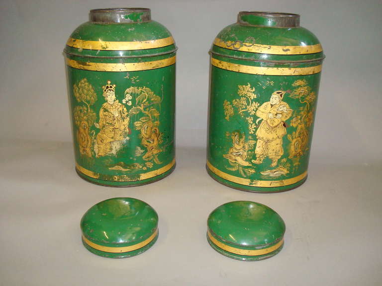 Good Pair of English 19th Century Japanned Tole Tea Canister In Good Condition For Sale In Moreton-in-Marsh, Gloucestershire