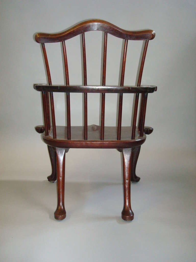 Rare George II Mahogany Windsor Armchair of Eccentric Design In Excellent Condition For Sale In Moreton-in-Marsh, Gloucestershire