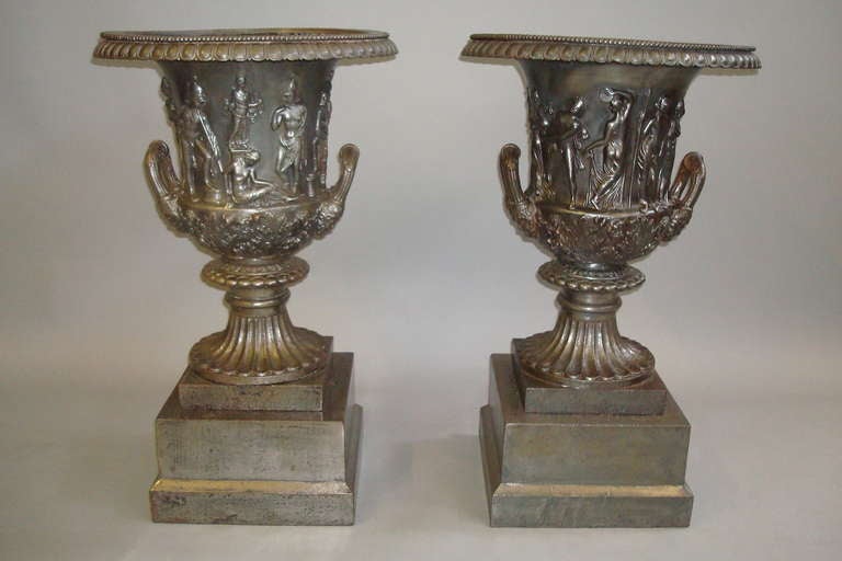 Good Quality Mid-19th Century Pair of Cast Iron Urns For Sale 5