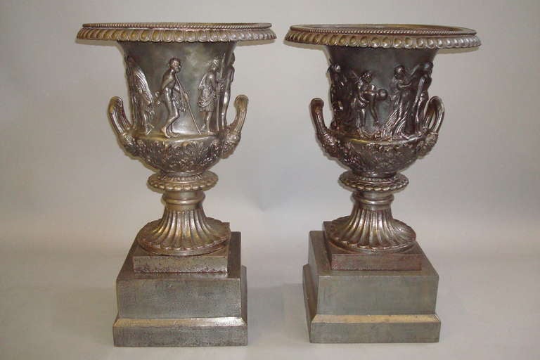 Good Quality Mid-19th Century Pair of Cast Iron Urns For Sale 2