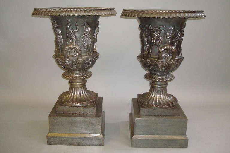 Good Quality Mid-19th Century Pair of Cast Iron Urns For Sale 3