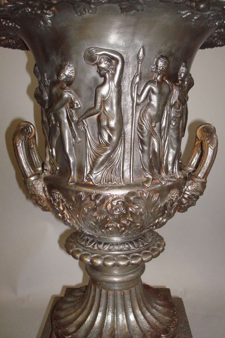 Neoclassical Good Quality Mid-19th Century Pair of Cast Iron Urns For Sale