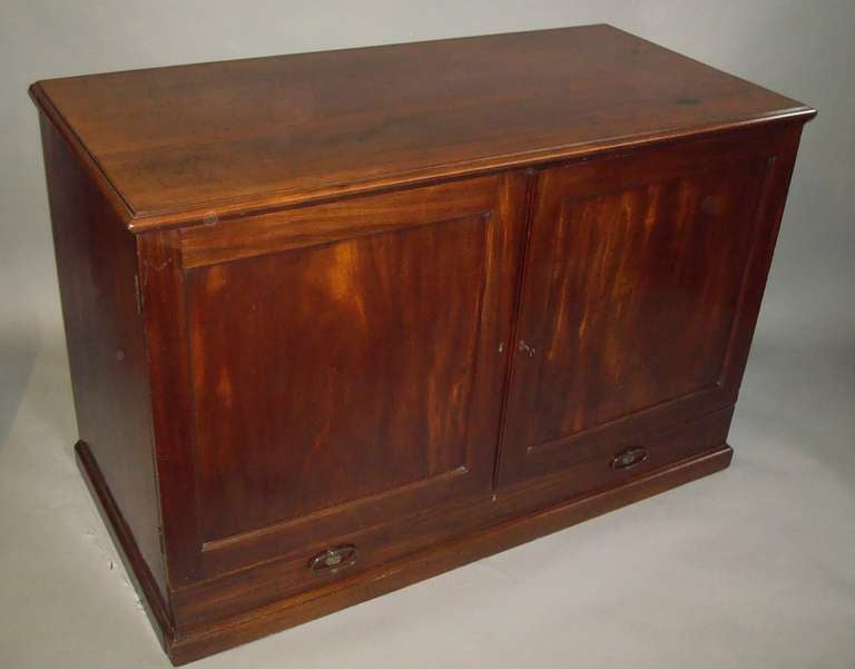 George III Mahogany Gillows Folio Cabinet / Dwarf Press In Good Condition For Sale In Moreton-in-Marsh, Gloucestershire