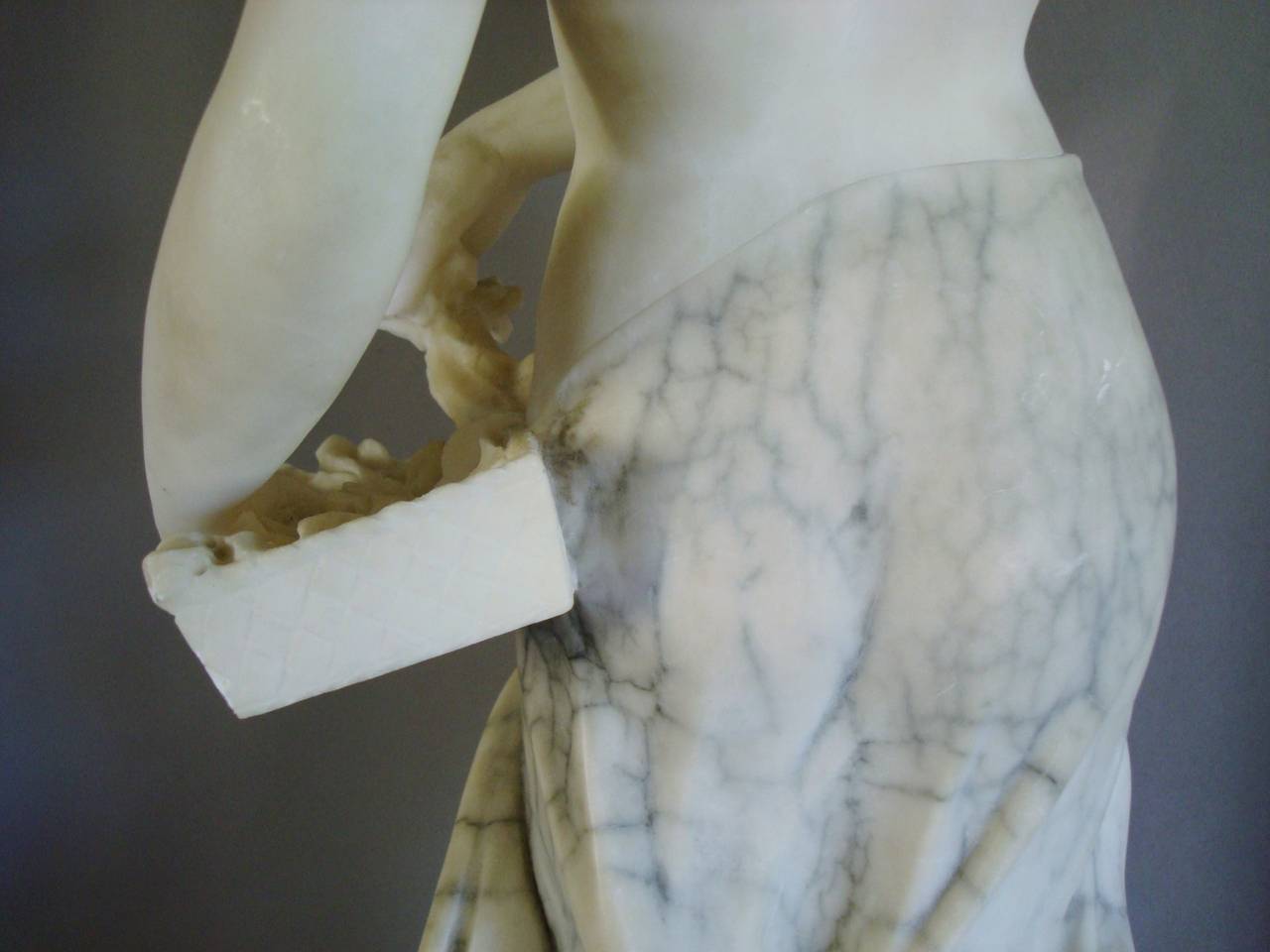 An Early C20th Marble Sculpture of a Young Woman 3