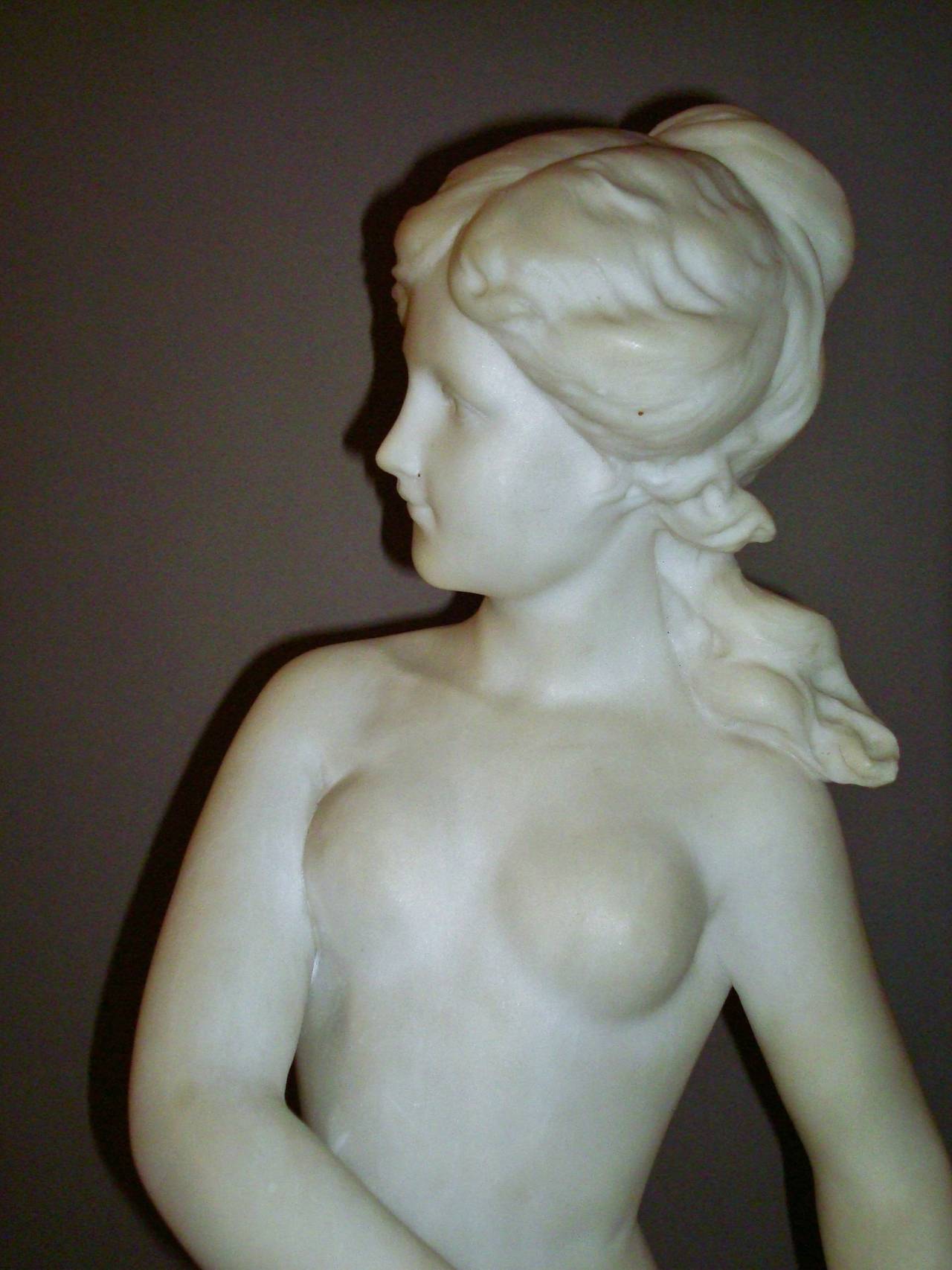 An Early C20th Marble Sculpture of a Young Woman 4