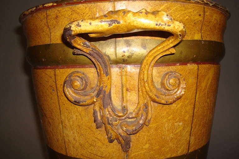 Mid 19th Century Unusual Japanned Tole Bucket/Jardiniere/Wine Cooler In Good Condition In Moreton-in-Marsh, Gloucestershire