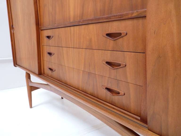 Stunning Danish Credenza Bar Cabinet in Walnut 4