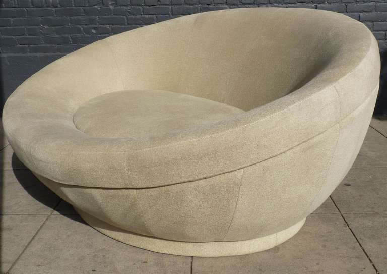 Large Oval Chaise Lounge Chair after Milo Baughman In Good Condition In San Diego, CA