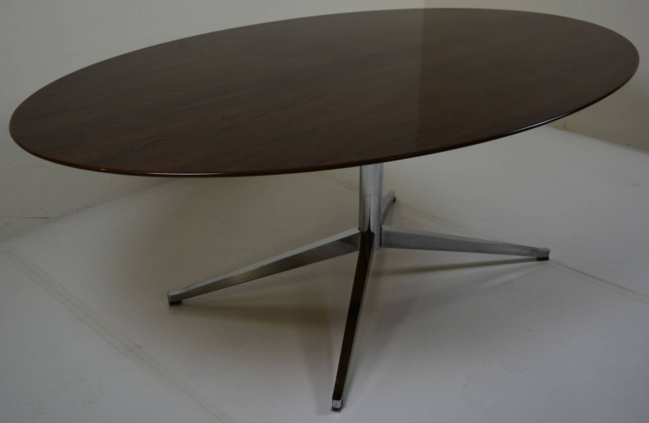 Florence Knoll Table or Desk in Rosewood In Good Condition In San Diego, CA