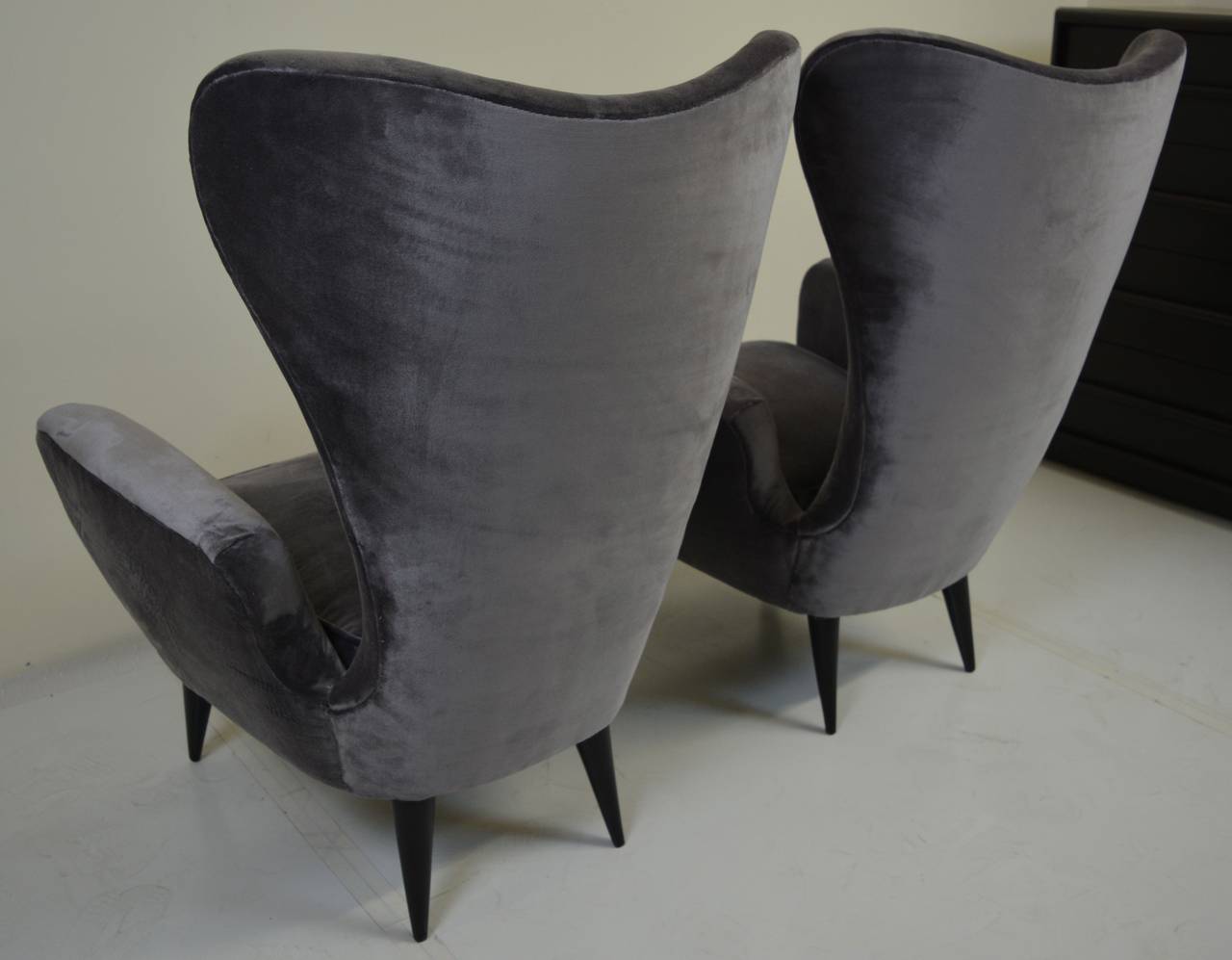 Stunning Pair of Italian Chairs after Gio Ponti, circa 1950s 4