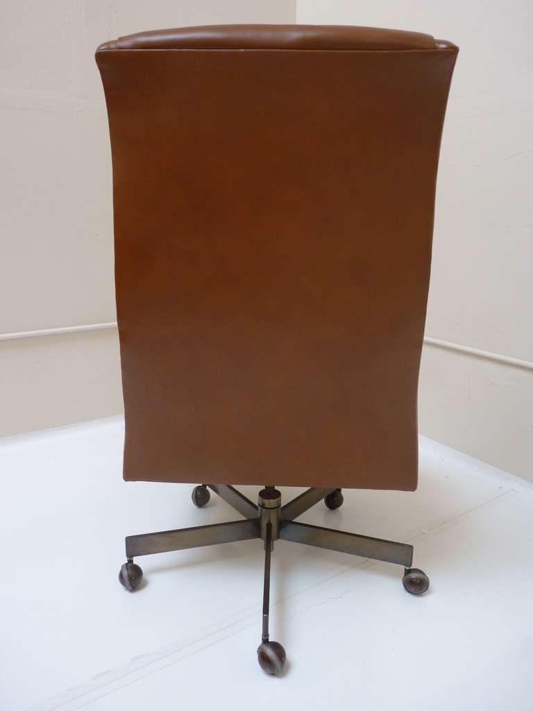 Executive Desk Chair in Leather by Vladimir Kagan In Excellent Condition In San Diego, CA