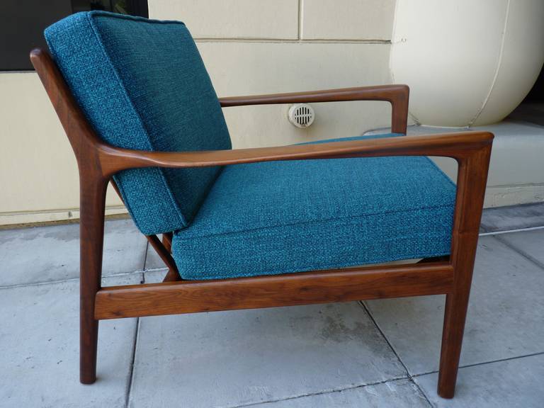 Walnut Lounge Chair by Folke Ohlsson for DUX In Excellent Condition In San Diego, CA