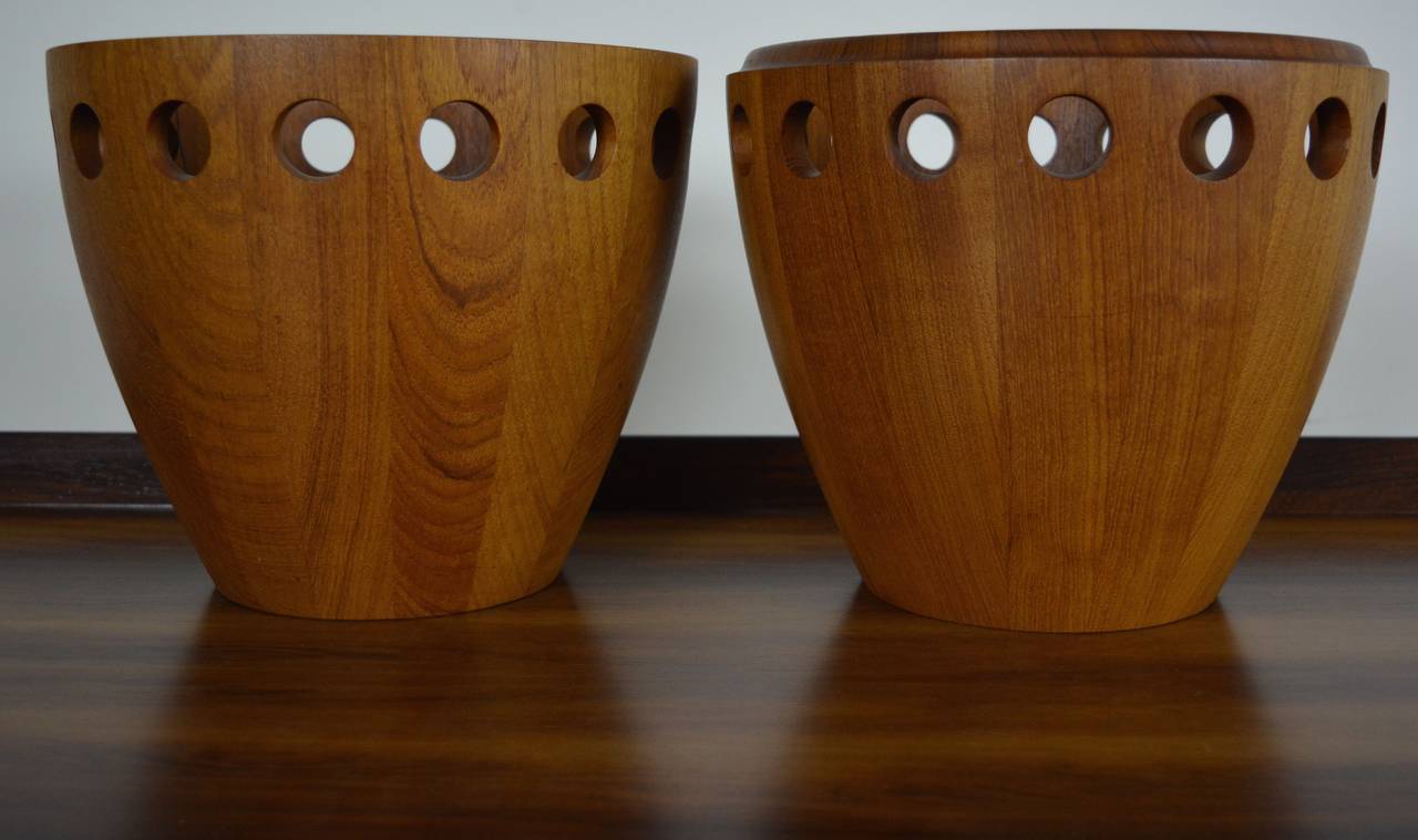 Rare Pair of Quistgaard for Dansk Fruit Bowls In Excellent Condition In San Diego, CA