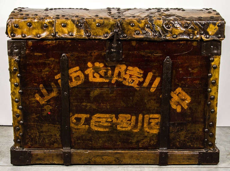 Antique Dancer's Trunk In Excellent Condition For Sale In New York, NY
