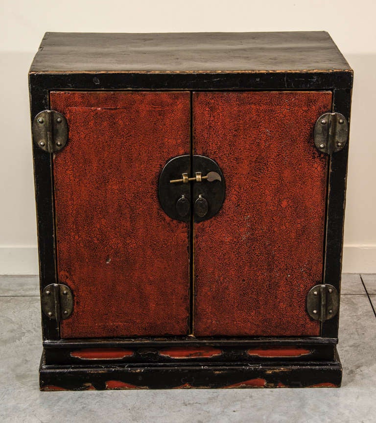 A Classic 19th Century red and black lacquered Chinese book chest from Shanxi Province, circa 1870.
a b h a y a 
 