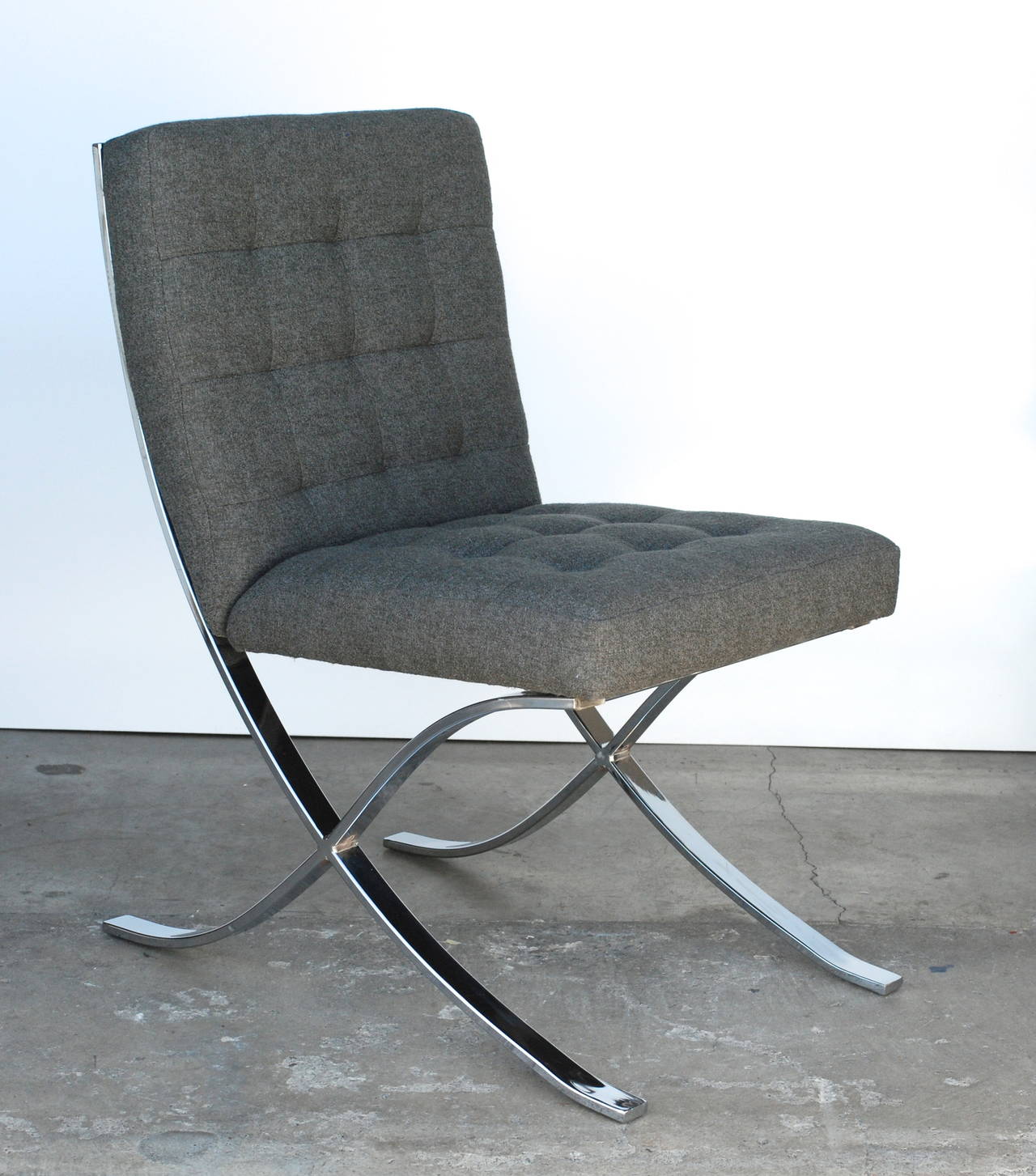 20th Century Set of Four 1970s Chrome and Charcoal Grey Dining Chairs For Sale
