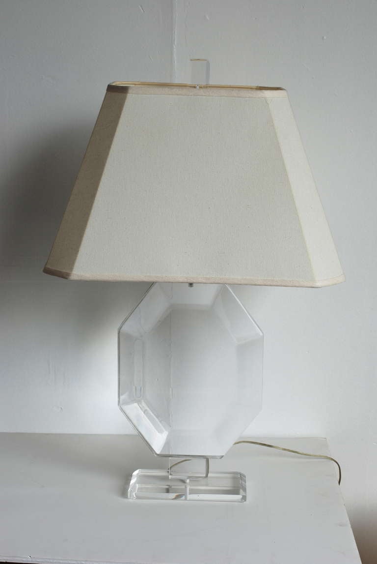 Mid-Century Modern Pair Of Lucite Lamps In The Style Of Karl Springer