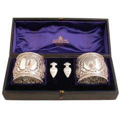 Antique Cased Pair Victorian Silver Napkin Rings & Napkin Clips En Suite
