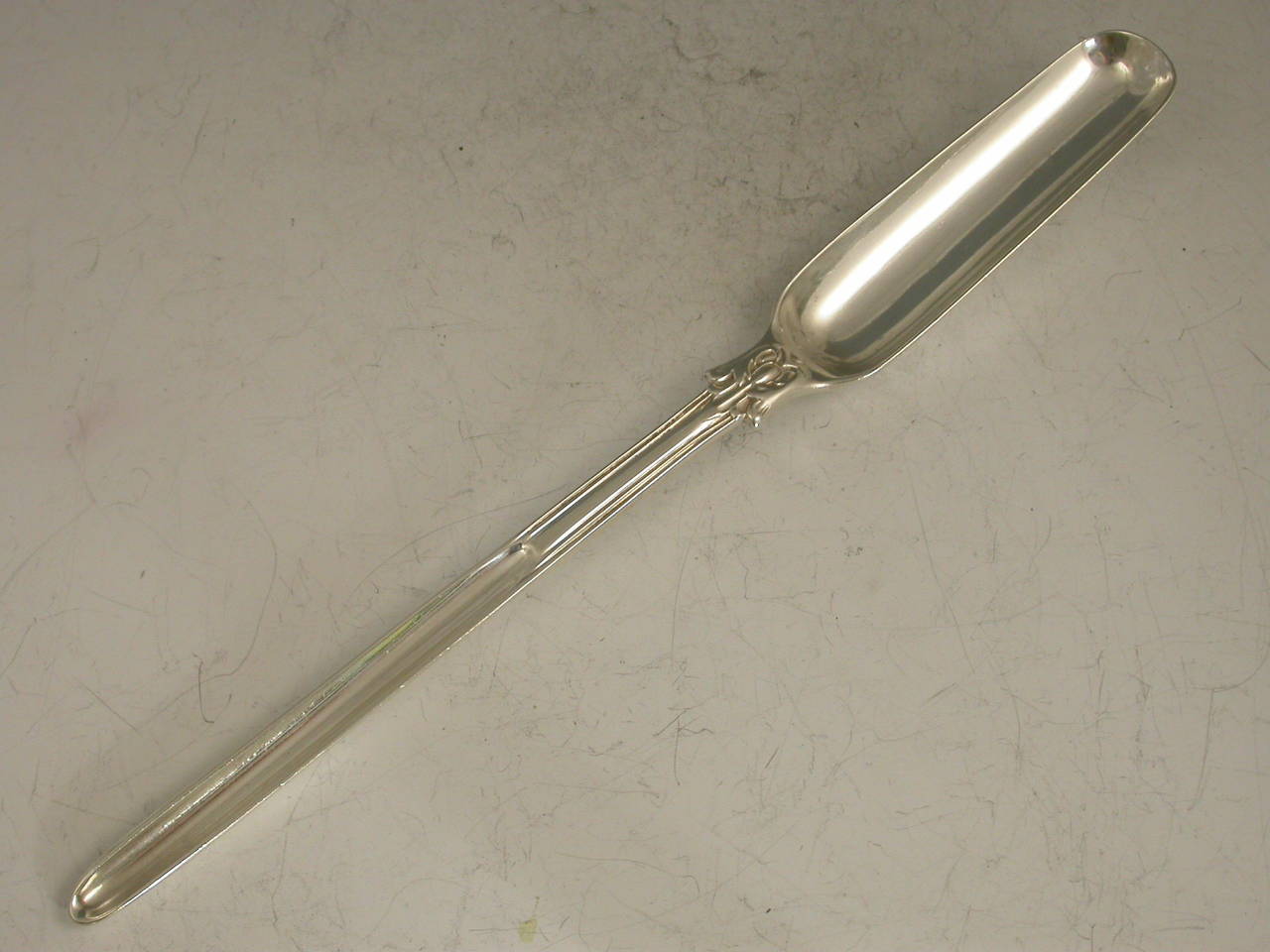 Victorian Antique Silver Marrow Scoop in Scroll Rosette Pattern In Good Condition In Sittingbourne, Kent