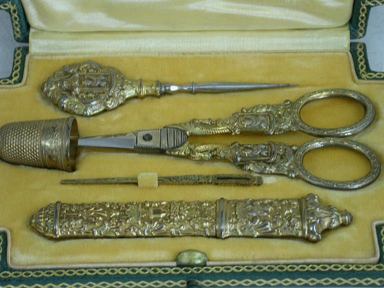 Fine Early 20th Century Cased French Silver Gilt Sewing Etui 1