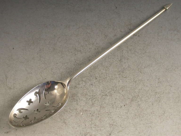 George II Rococo Silver 'Fancy-Back' Mote Spoon  In Excellent Condition In Sittingbourne, Kent