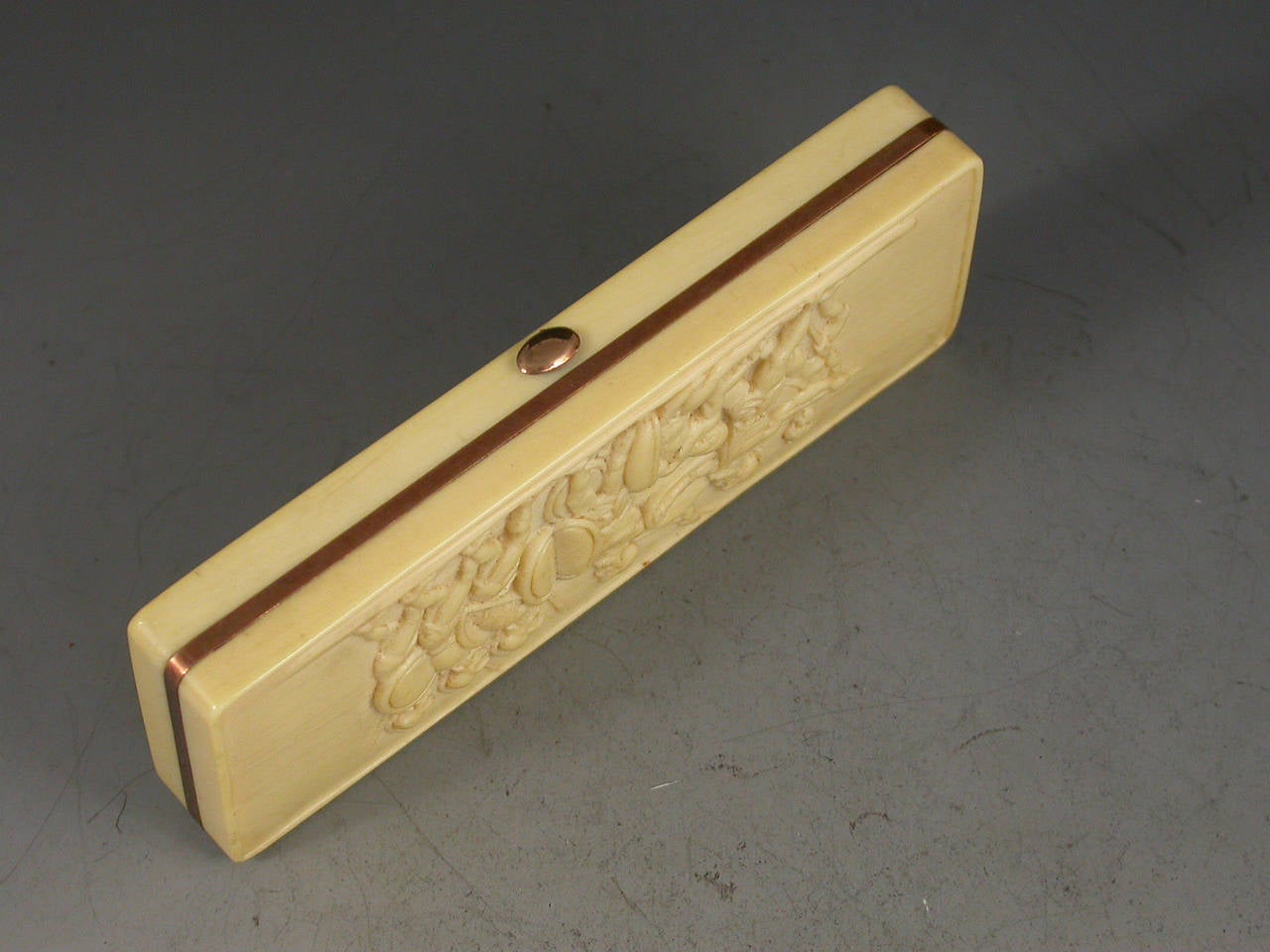 18th Century Ivory and Gold Toothpick Case with Greek Battle Scene For Sale 3