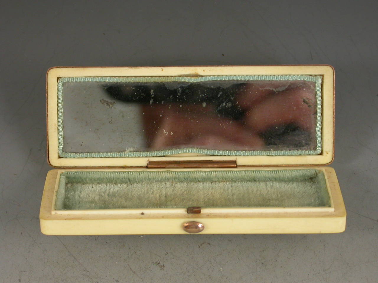 18th Century Ivory and Gold Toothpick Case with Greek Battle Scene For Sale 4