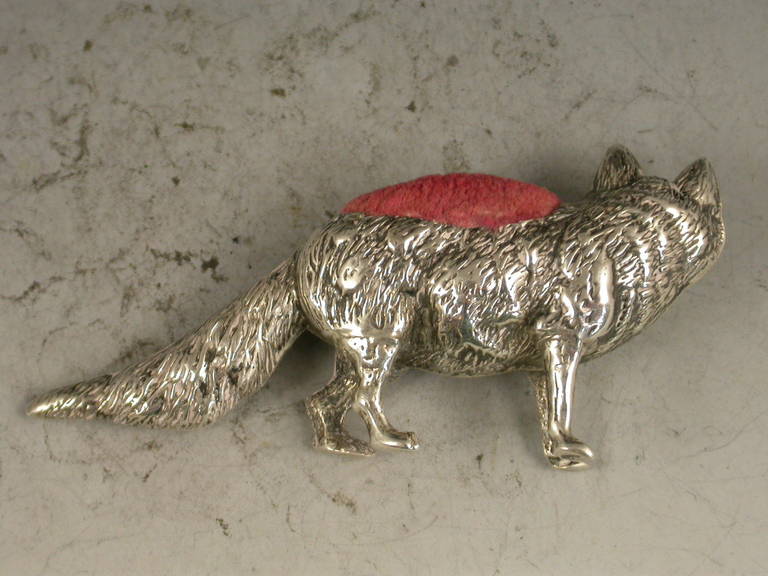 Edwardian Novelty Silver Fox Pin Cushion In Good Condition In Sittingbourne, Kent
