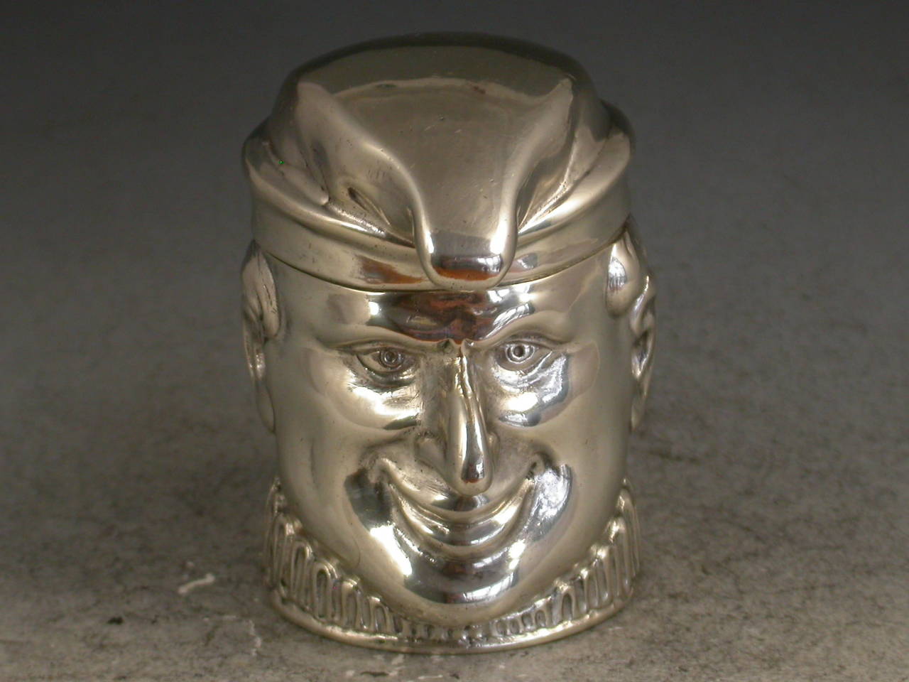 Edwardian German Silver Mr. Punch Box or Vesta Case with Chester Import Mark In Good Condition In Sittingbourne, Kent