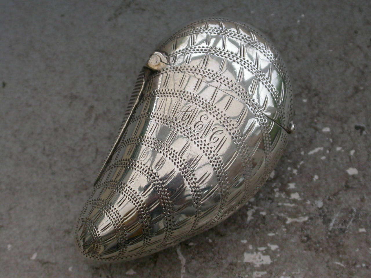 Victorian Novelty Silver Mussel Shell Vesta Case