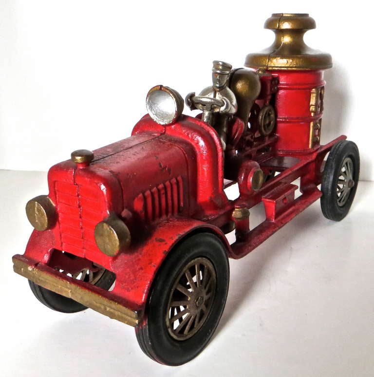 Jouet en fonte:: moteur de pompier Hubley:: vers 1930 Excellent état à Incline Village, NV
