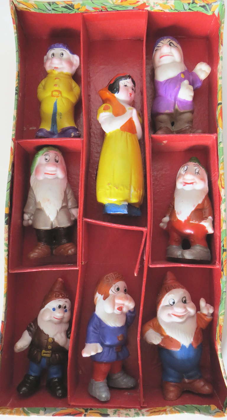 snow white and the seven dwarfs figurines