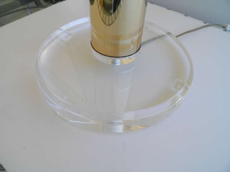 Large Lucite Brass Urn Table Lamp Glass Shade, 1960s In Good Condition For Sale In West Palm Beach, FL