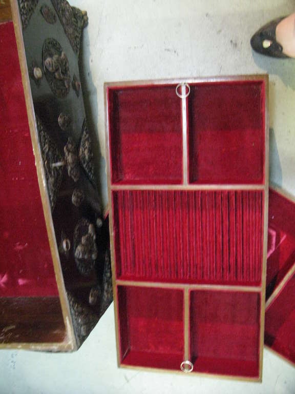 XIXe siècle Coffre à bijoux Maharaja, décoré de Bouddhas et de Bijoux avec Provenance en vente