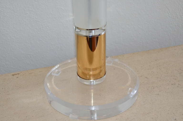 Mid-Century Modern Large Lucite Brass Urn Table Lamp Glass Shade, 1960s For Sale